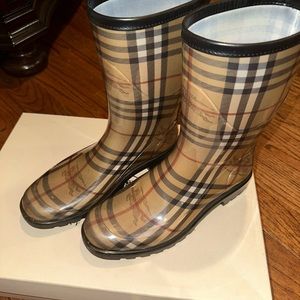 Burberry Haymarket Classic Print Rainboots 40IT American Size 9-9.5
